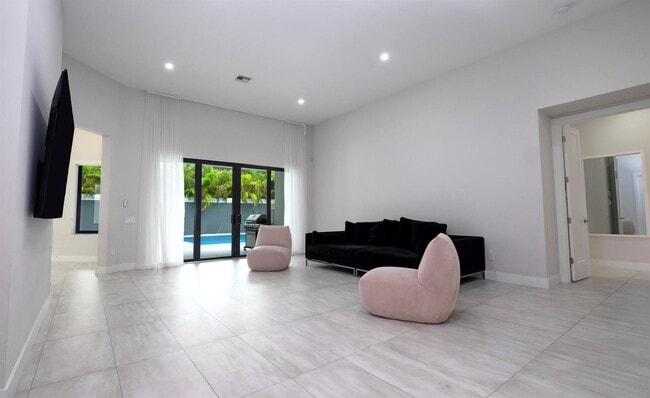 Photo - 5663 Brookfield Cir W