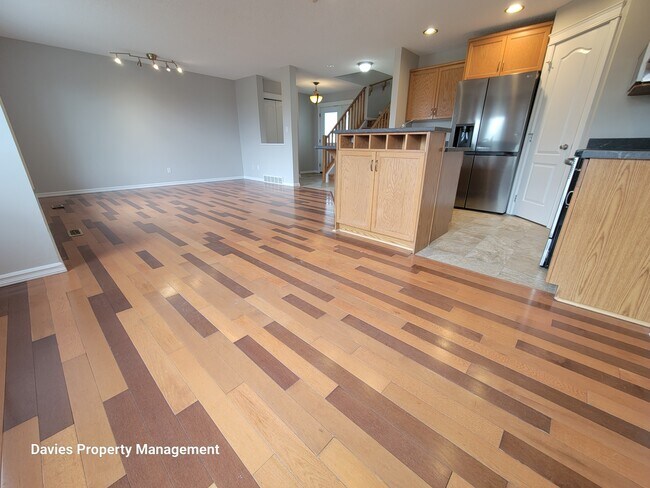 Photo - 17218-17288 88 St NW