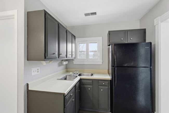 Photo - 645 W 10th Ave Unit Upper