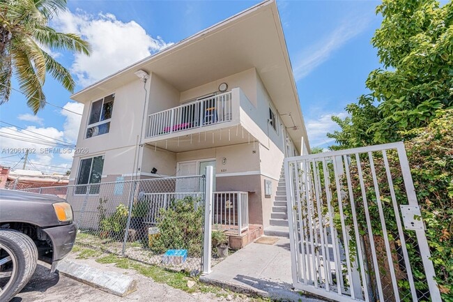 Building Photo - 621 SW 15th Ave Unit 1