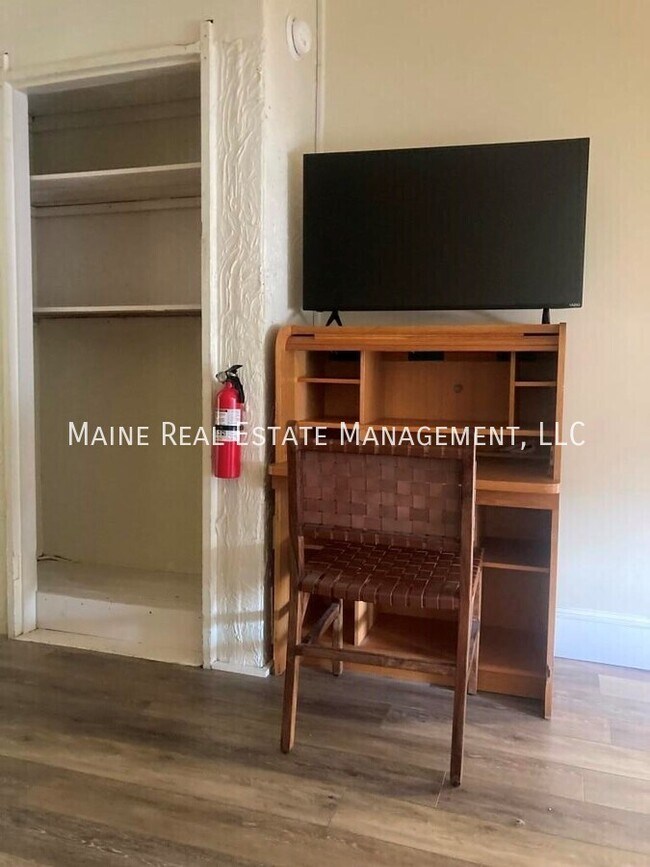 Photo - 133 Essex St Unidad 13