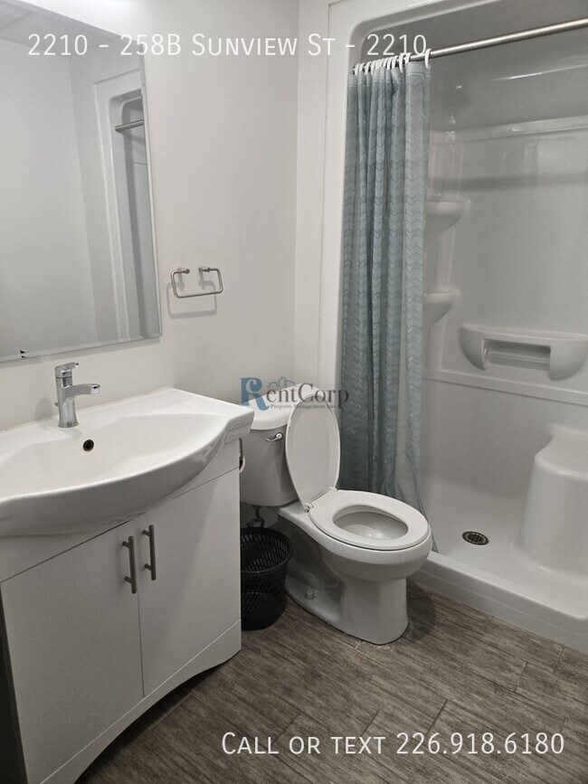 Photo - 258B-258B Sunview St