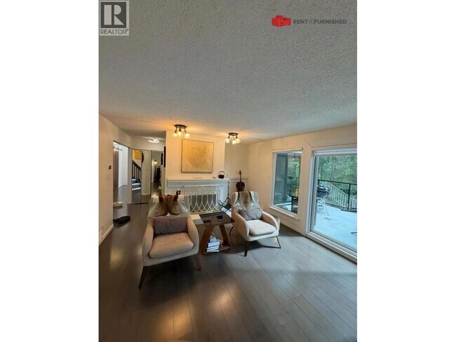 Photo - 5620 Larson Pl