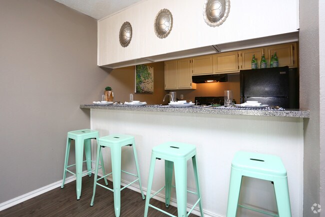 2BR, 2BA - 1060SF - Kitchen