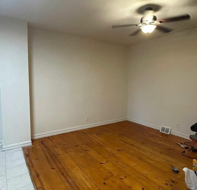 Photo - 2538 Amber St Unidad 2