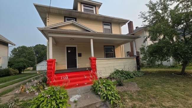Photo - 1704 E Main St
