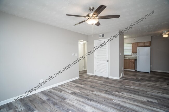 Building Photo - 2525 Lakeview Ave