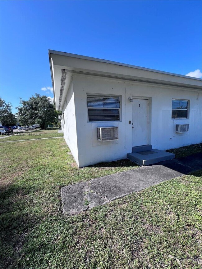 Photo - 1995 NE 167th St Unit 1