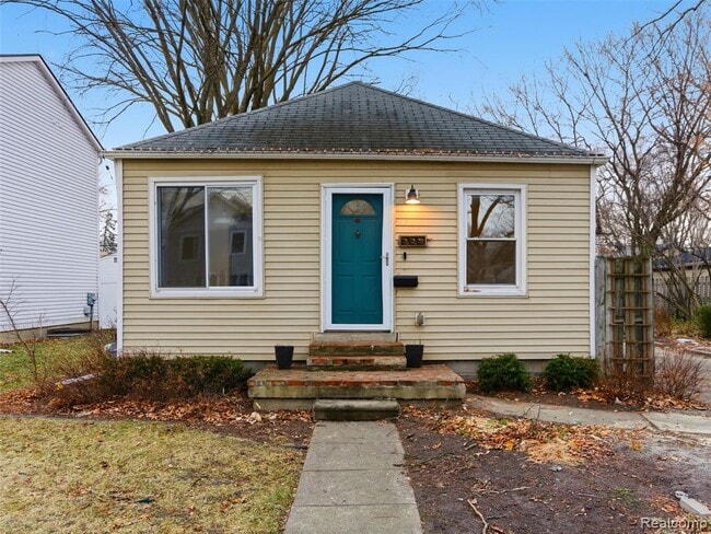 Building Photo - 335 E Elza Ave