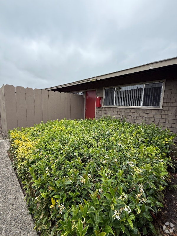 Building Photo - 1330 Byron Dr Rental