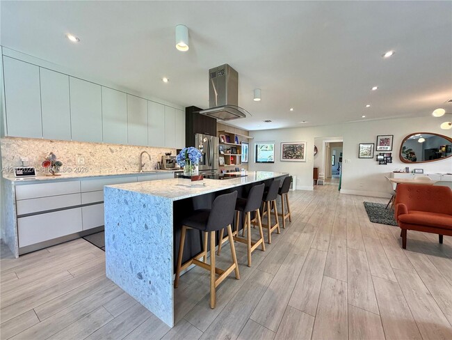 Photo - 815 Valencia Ave