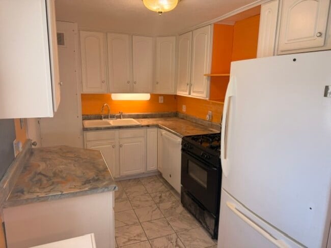 2635 Desmet Dr