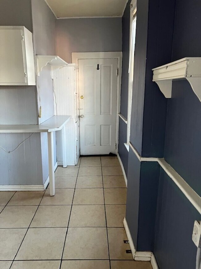 Photo - 2 Bedroom Apartment on Main Level in Victo...