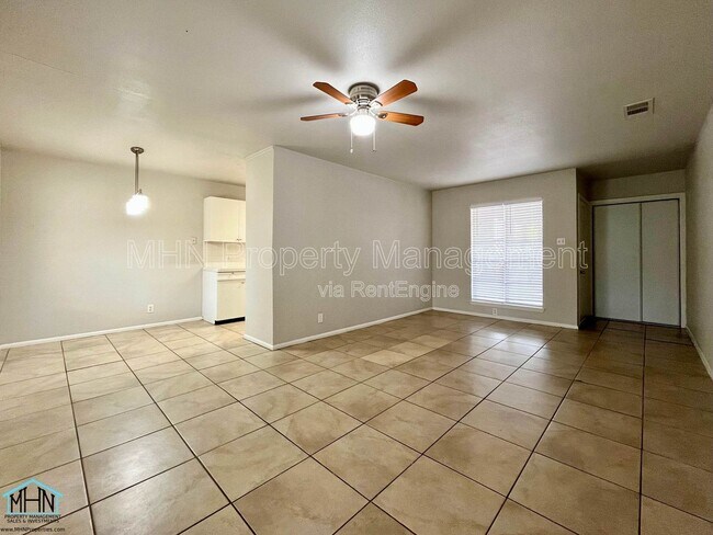 Photo - 944 Patricia Dr