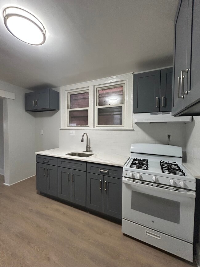 Building Photo - 243 Smith St Unit 2