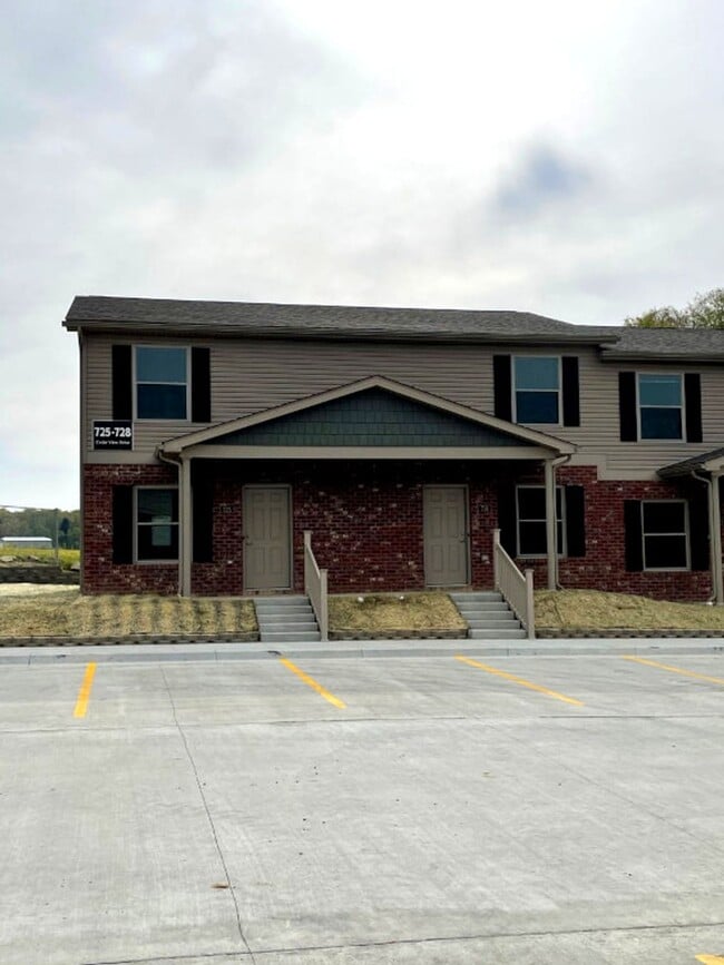 Building Photo - Cedar View 2 BR Market