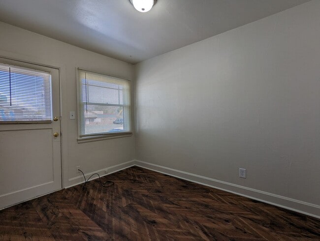 Photo - Great 1 bed/1 bath apartment with solid su...
