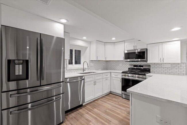 Photo - 2221 W Winnemac Ave