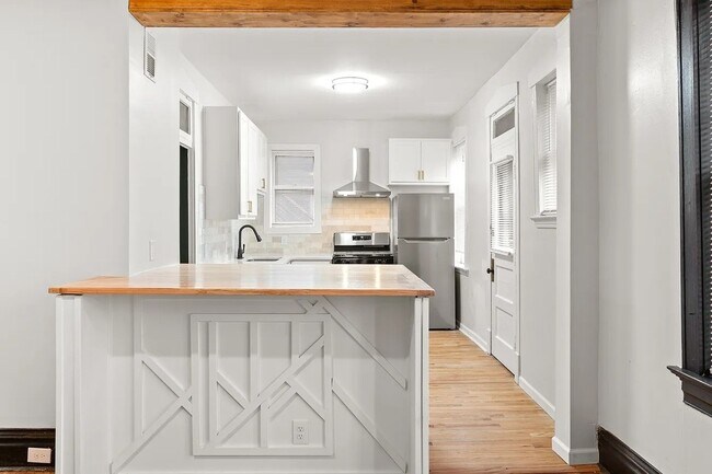 Photo - 3176 Gustine Ave Unidad 3176 Gustine Ave-#1S