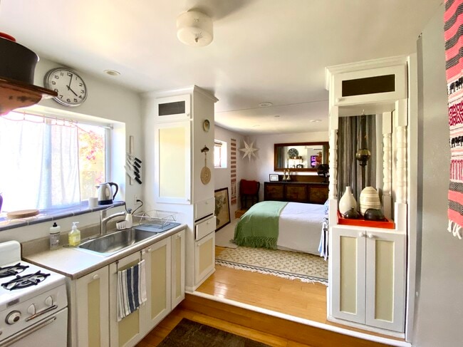 Photo - 1621 1/2 Grafton St Unit Little Apt