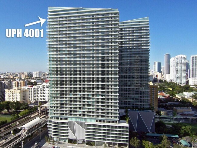 Building Photo - 79 SW 12th St Unit UPH4001-S