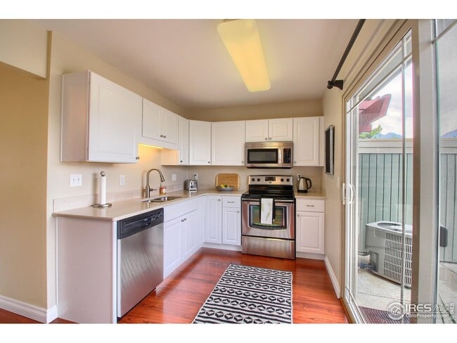 Photo - 855 W Moorhead Cir