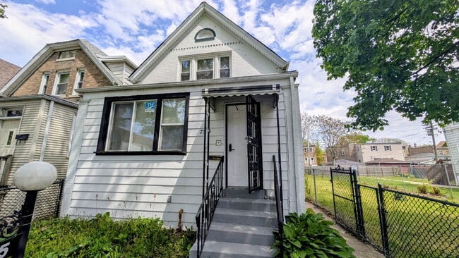 Building Photo - Updated 3-Bedroom | 1.5-Bath | Central AC | In-Unit Laundry – $1,800/month