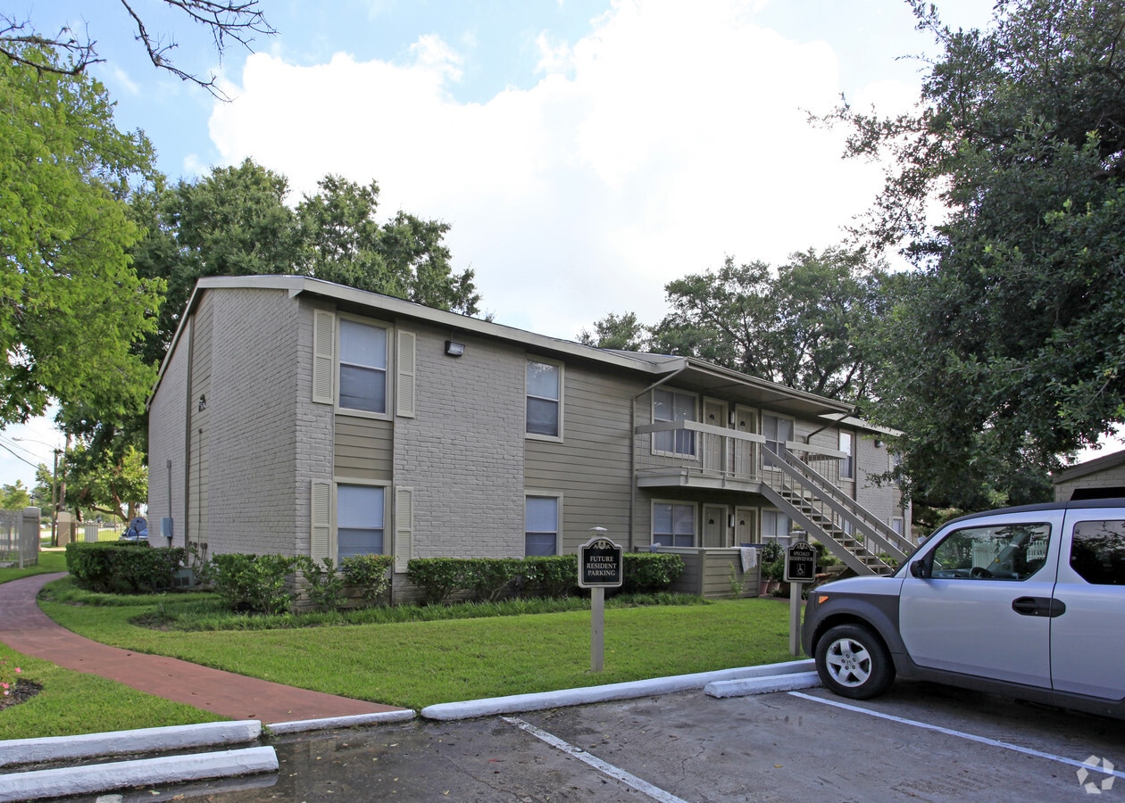 Pearland Village Apartments - Pearland Village Apartments