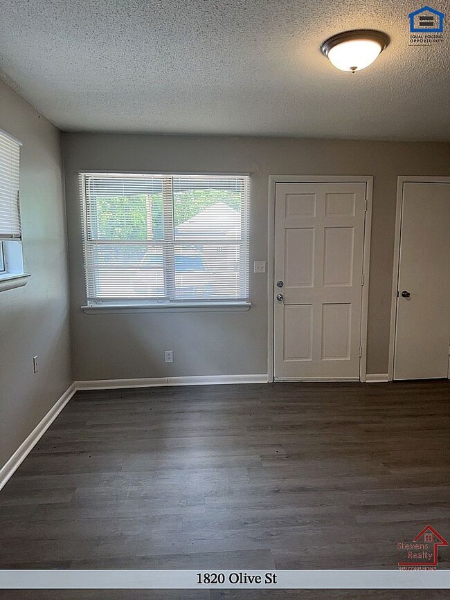 Photo - 1820 Olive St