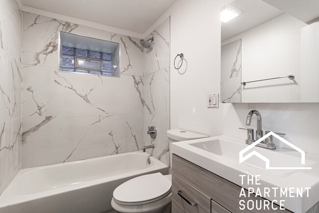 Photo - 1110 W Wolfram St Unit G