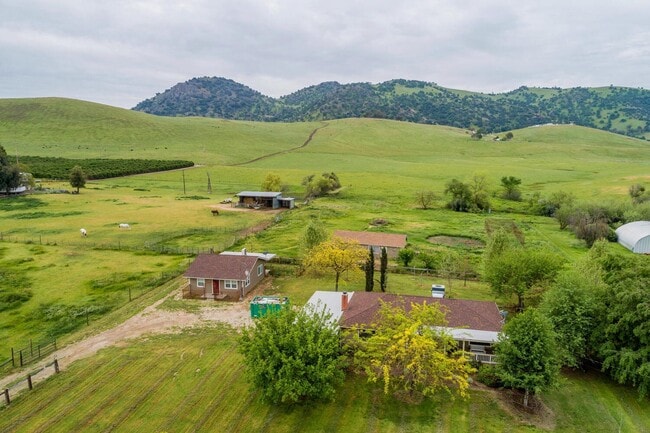 Photo - 1 Bedroom Cottage for Rent on shared 5 Acres
