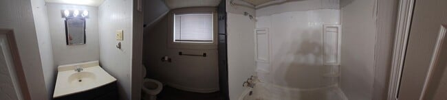 Photo - 330 Mayne St