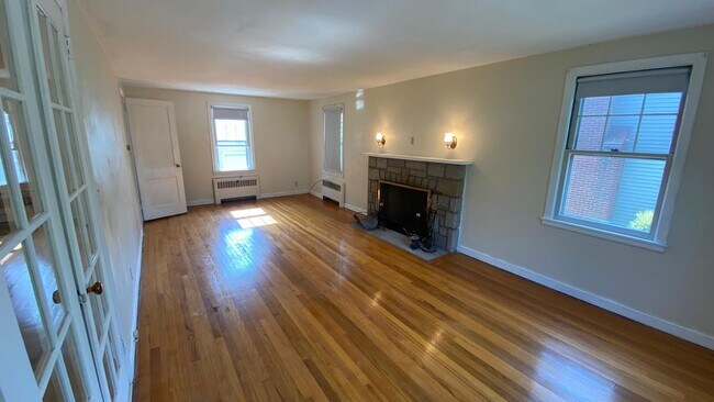 Photo - 1607 Main St