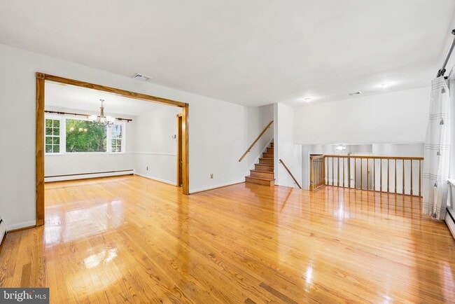 Photo - 412 Yorkshire Rd