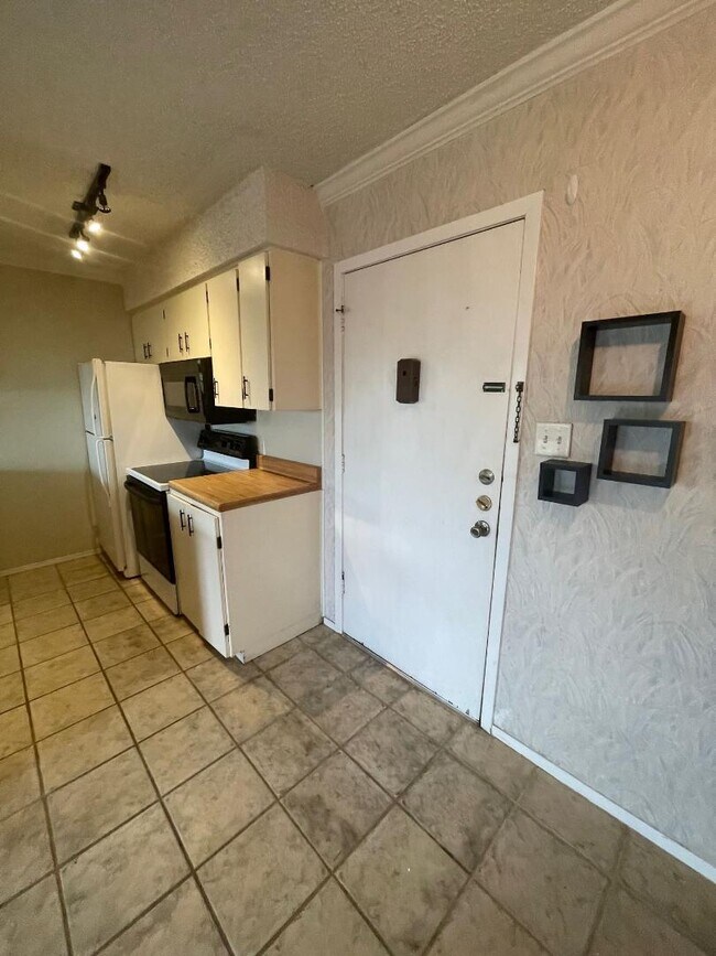 Photo - 910 Duncan Ln