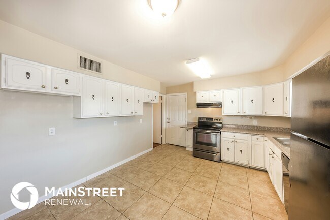3315 W Elm St