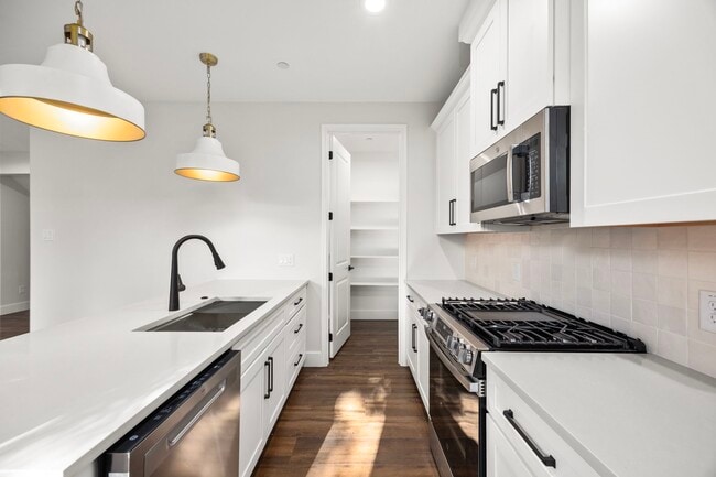 Photo - 4611 Dewberry St