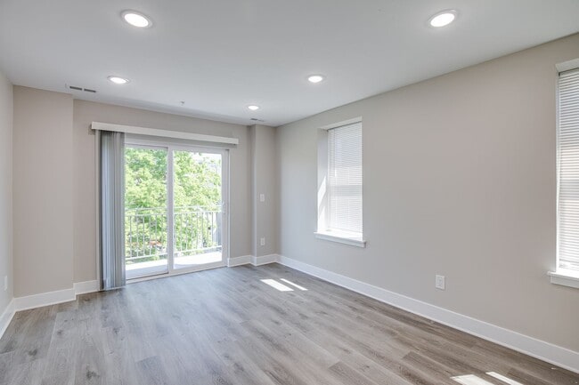 Photo - 2017 N College Ave Unidad 3