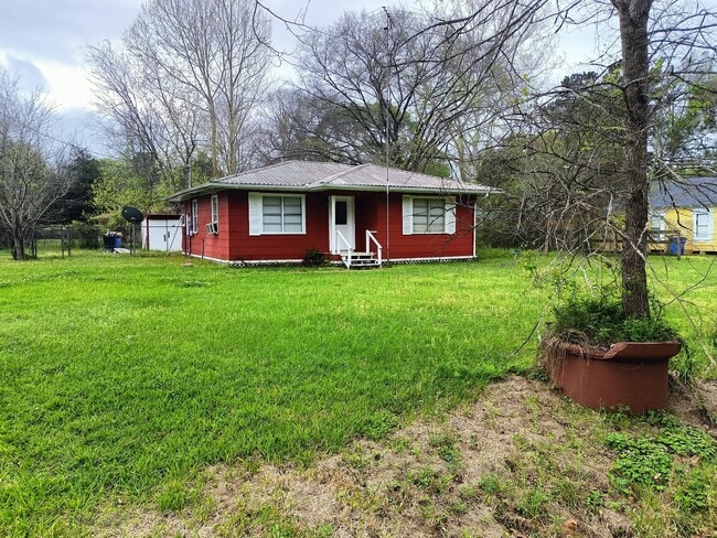 Building Photo - 385 Jones Rd