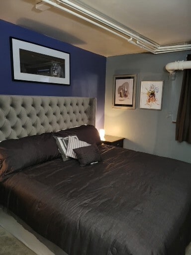 B1 Bedroom - The Commodore