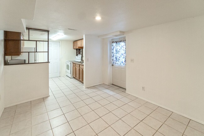 Photo - 4607 N G St Apartamento Unidad TPO- 4607 N. G Street