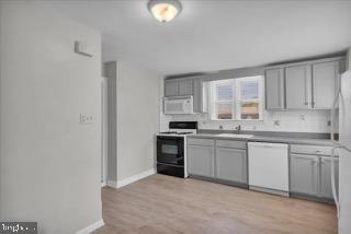34 W Broad St