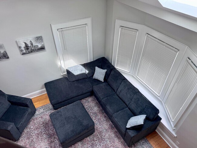 816-818 Maryland Ave - Upstairs Unit 2