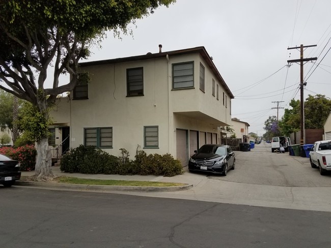 2900 Exposition vista del garaje - 2900 Exposition Blvd