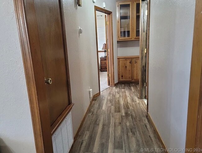 Photo - 415641 E 1094 Rd