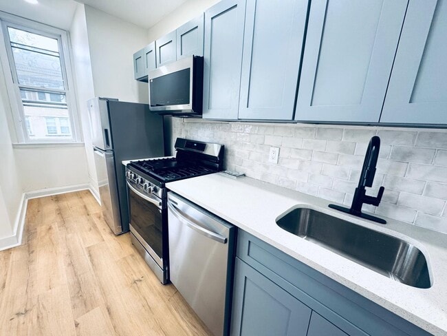 Building Photo - 84 Waverly St Unit 1