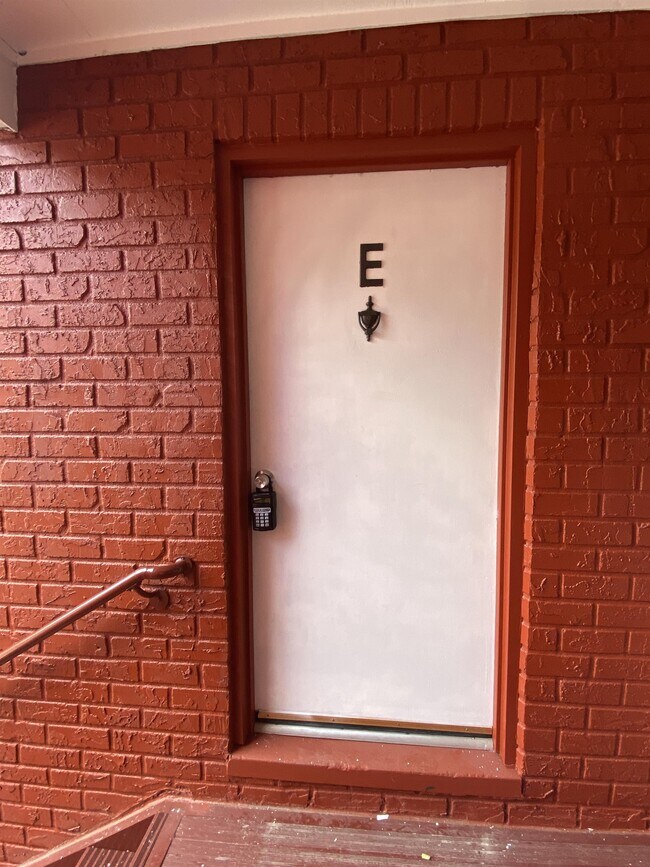 8221 12th Way N