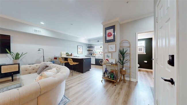 17 Waugh Dr Unit 201