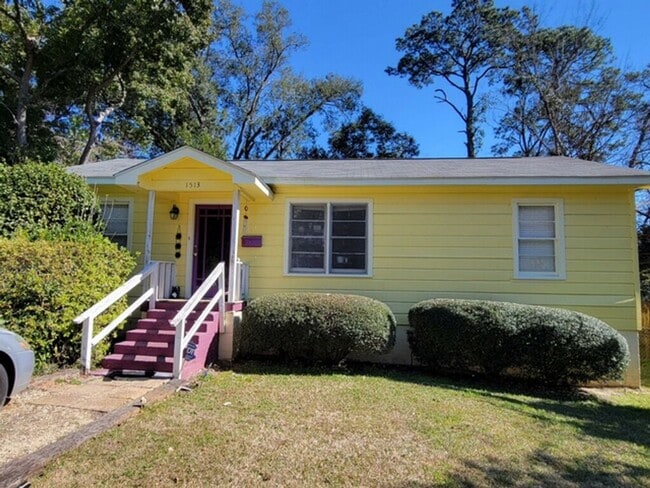 Adorable 2brm 1 bath bungalow in central m... - Adorable 2brm 1 bath bungalow in central m... House