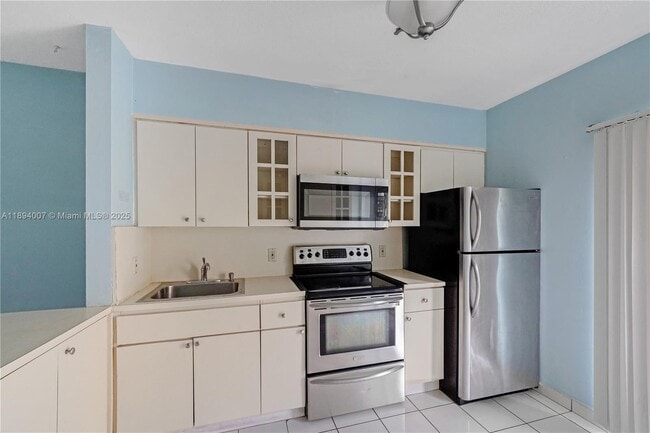 Photo - 5490 W 21st Ct Unidad 112